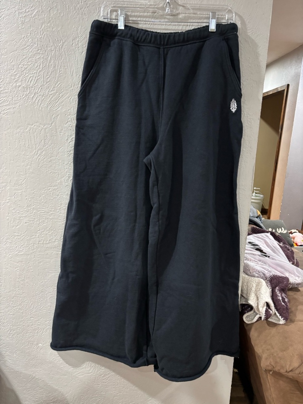 Free People Movement For The Win Black Wide Leg Barrel Sweatpant Joggers Sz Med - Picture 3 of 11